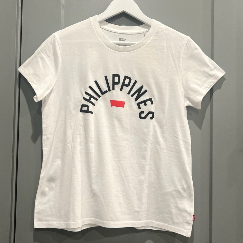 Levi’s Women’s Philippines Logo Shirt